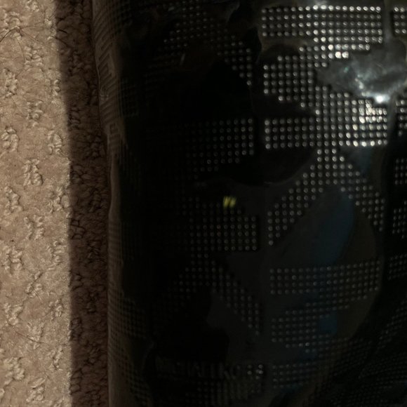 Micheal Kors Large Black Tote - Picture 3 of 6